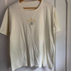 Cuffy’s T-shirt with embroidered flowers